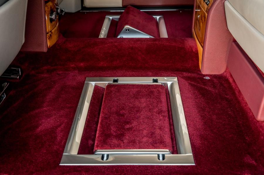 Детали интерьера Rolls-Royce Phantom EWB 2007 года  (NA) (фото 94 из 105)